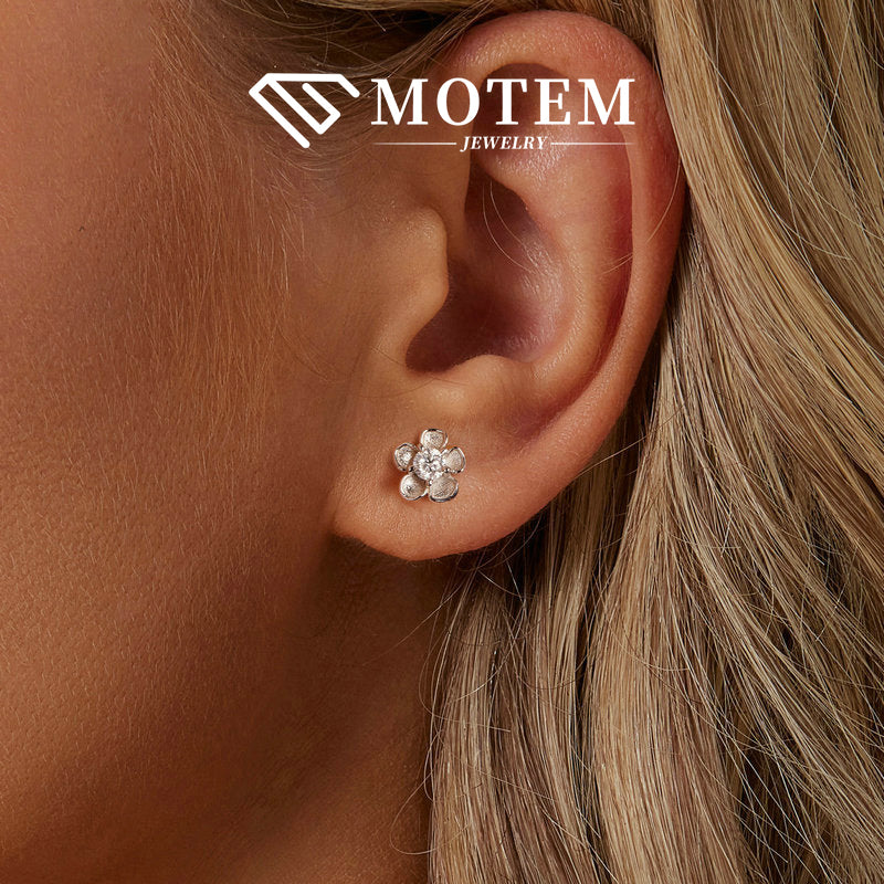 【E10 Flower】 925 Sterling Silver Moissanite Stud Earrings - MOTEMCO