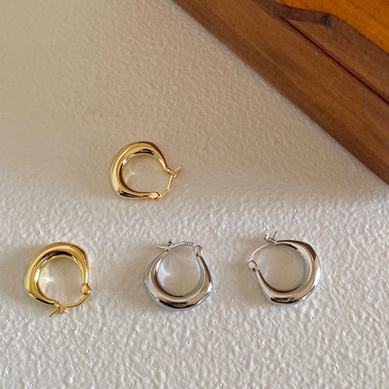 【SilverE7】 925 Sterling Silver Stud Earrings - MOTEMCO