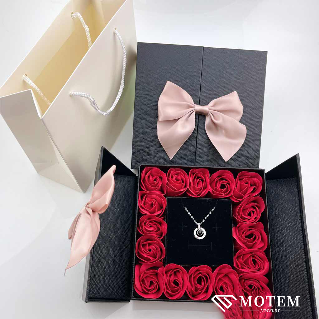 16 Mini Roses Jewelry Box with Love Necklace Set
