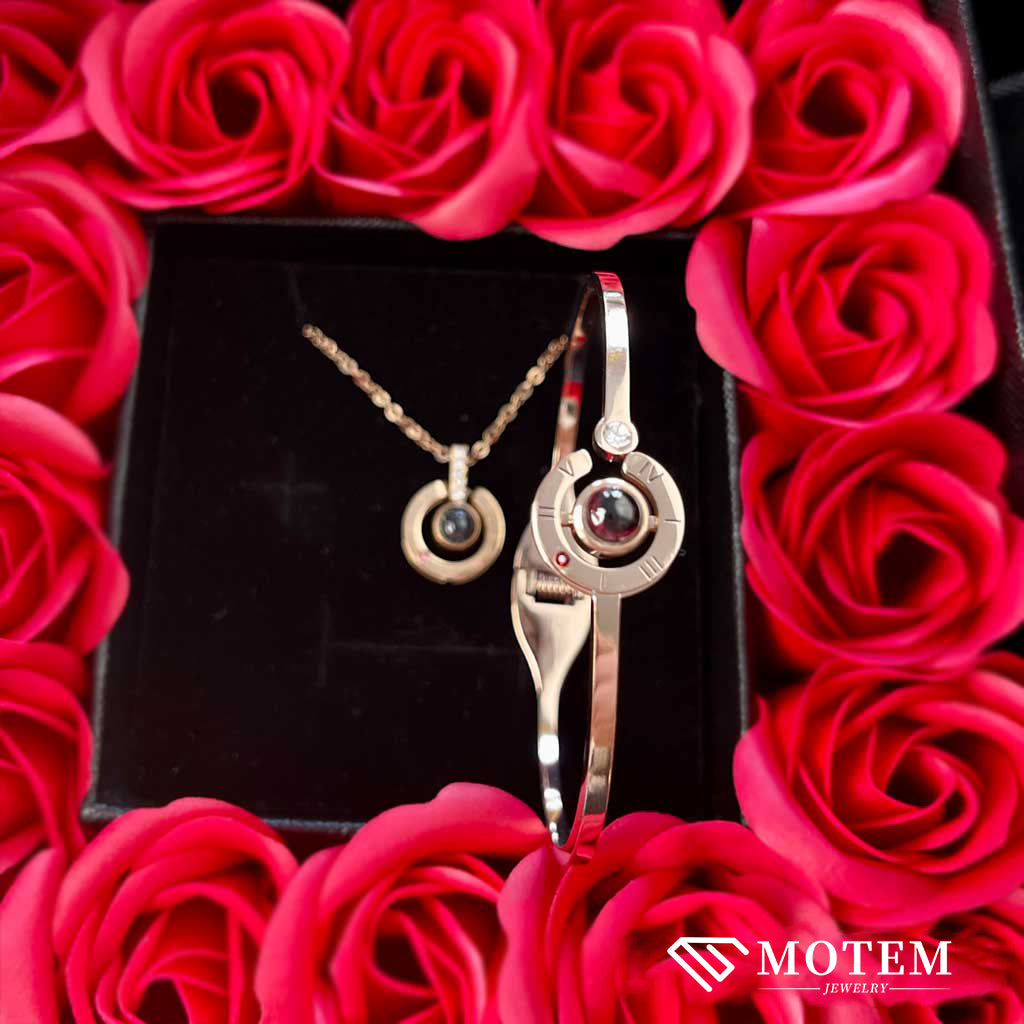 16 Mini Roses Jewelry Box with Love Necklace Set